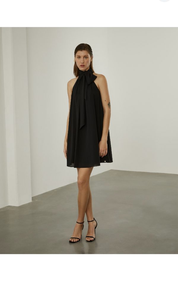 Vestido corto negro